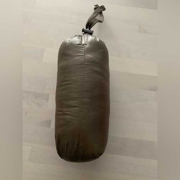 Uniqlo premium ultra light down jacket packable - Picture 2 of 3